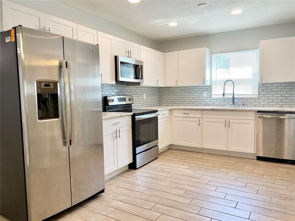 For Rent: $2,295 (4 beds, 2 baths, 1304 Square Feet)