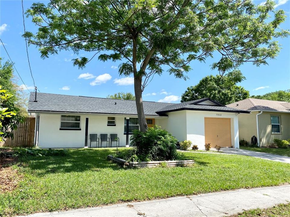 For Rent: $2,295 (4 beds, 2 baths, 1304 Square Feet)