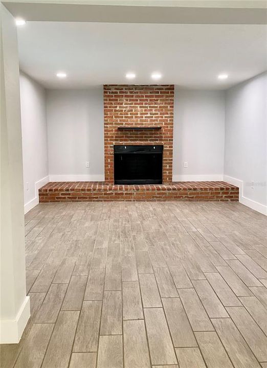 For Rent: $2,295 (4 beds, 2 baths, 1304 Square Feet)