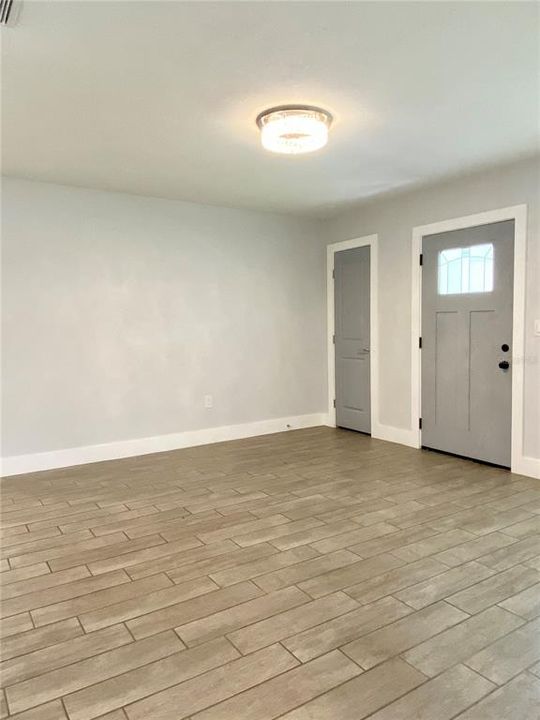 For Rent: $2,295 (4 beds, 2 baths, 1304 Square Feet)