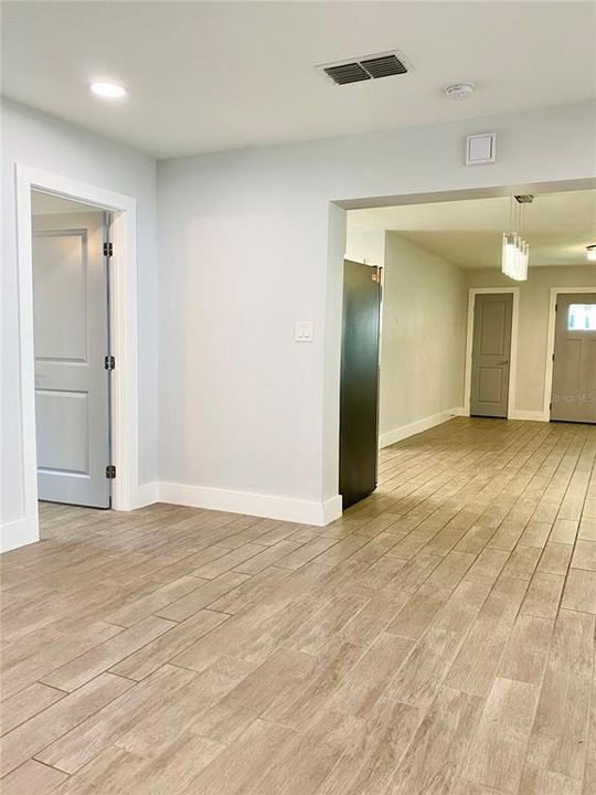 For Rent: $2,295 (4 beds, 2 baths, 1304 Square Feet)