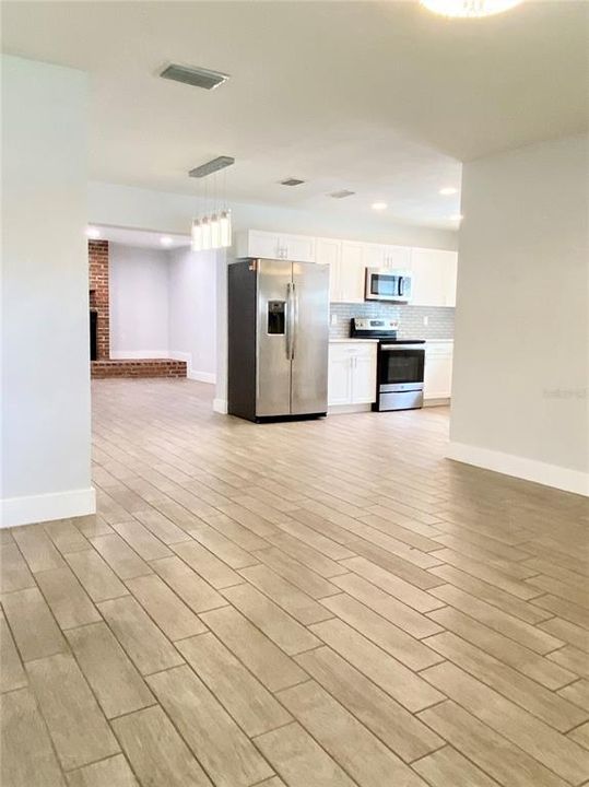 For Rent: $2,295 (4 beds, 2 baths, 1304 Square Feet)