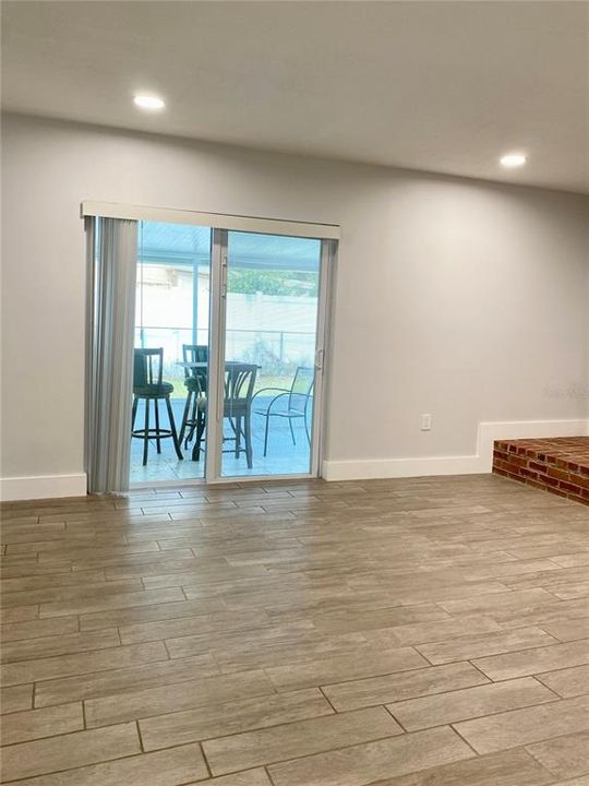 For Rent: $2,295 (4 beds, 2 baths, 1304 Square Feet)