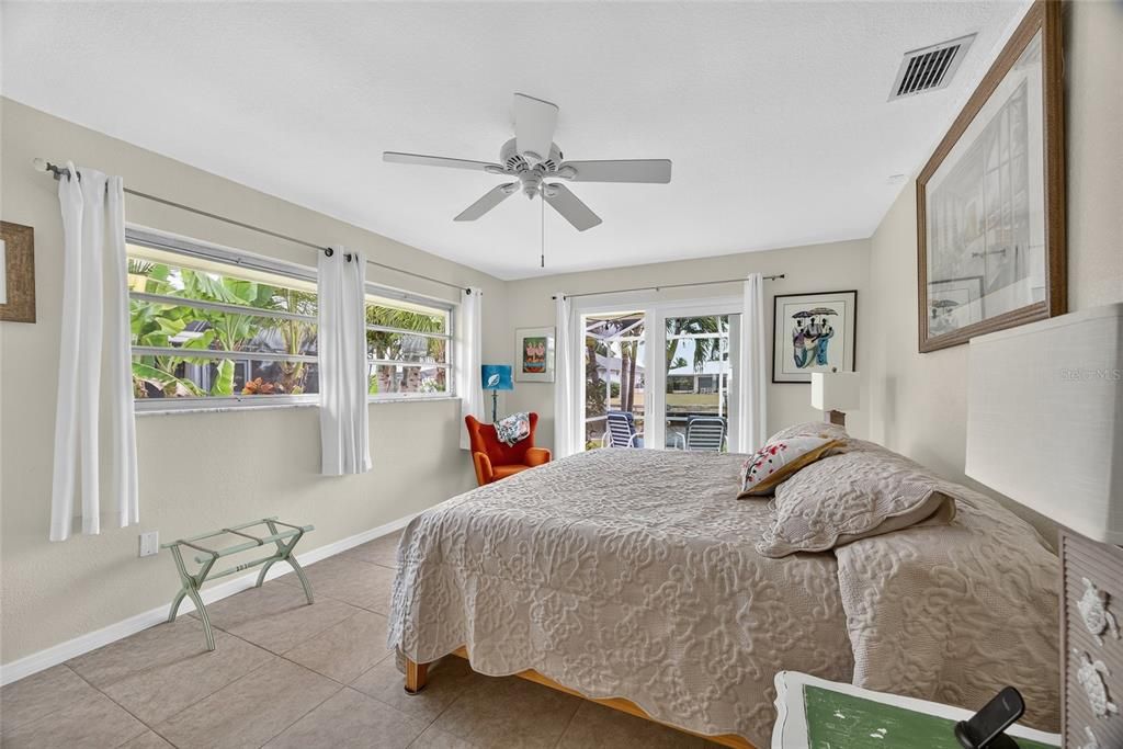 Под контрактом: $485,000 (3 спален, 2 ванн, 1832 Квадратных фут)