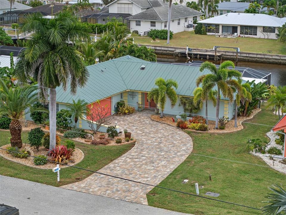 Под контрактом: $485,000 (3 спален, 2 ванн, 1832 Квадратных фут)