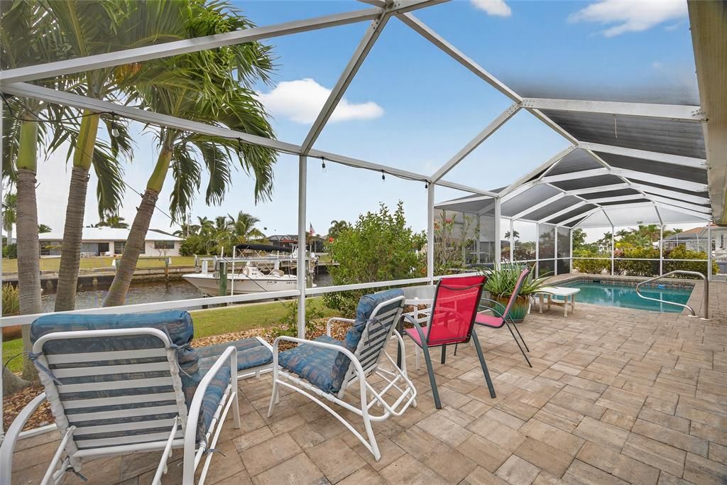 Под контрактом: $485,000 (3 спален, 2 ванн, 1832 Квадратных фут)