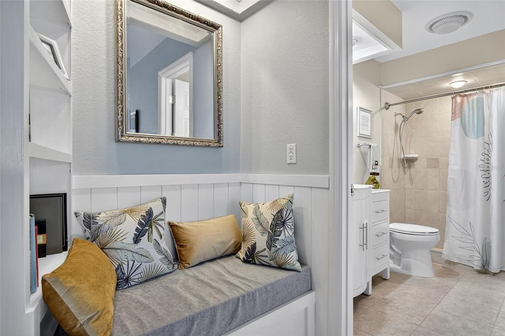 Под контрактом: $485,000 (3 спален, 2 ванн, 1832 Квадратных фут)