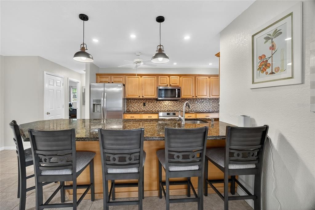 Под контрактом: $485,000 (3 спален, 2 ванн, 1832 Квадратных фут)