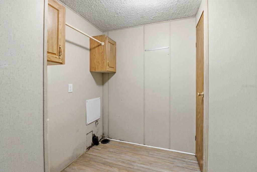 合同活跃: $199,900 (3 贝兹, 2 浴室, 1523 平方英尺)