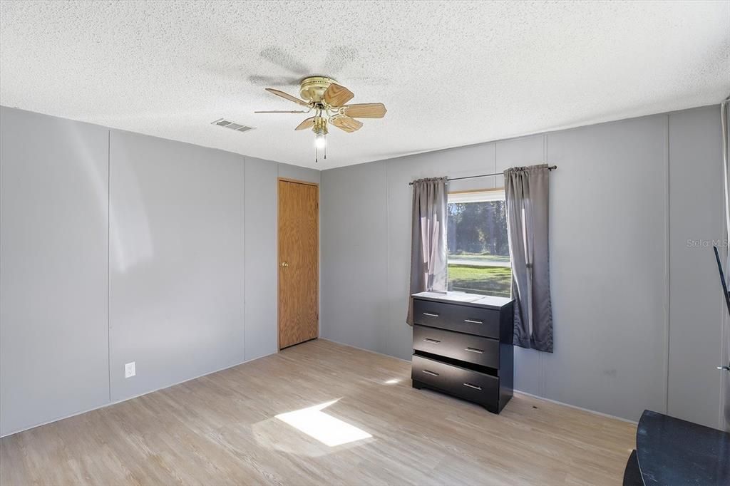 合同活跃: $199,900 (3 贝兹, 2 浴室, 1523 平方英尺)