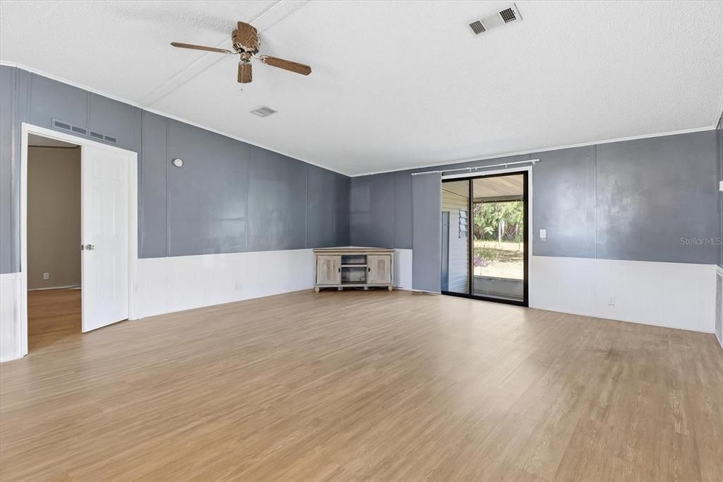 合同活跃: $199,900 (3 贝兹, 2 浴室, 1523 平方英尺)