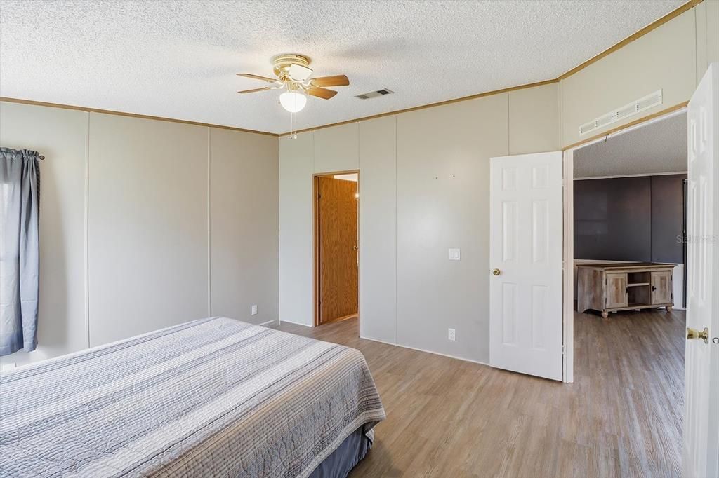 合同活跃: $199,900 (3 贝兹, 2 浴室, 1523 平方英尺)