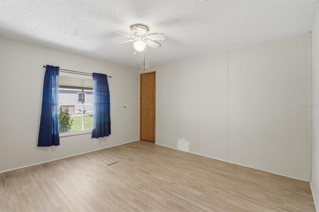 合同活跃: $199,900 (3 贝兹, 2 浴室, 1523 平方英尺)