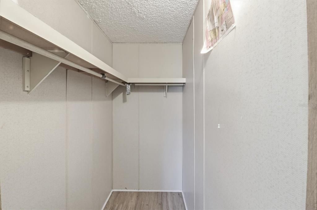 合同活跃: $199,900 (3 贝兹, 2 浴室, 1523 平方英尺)