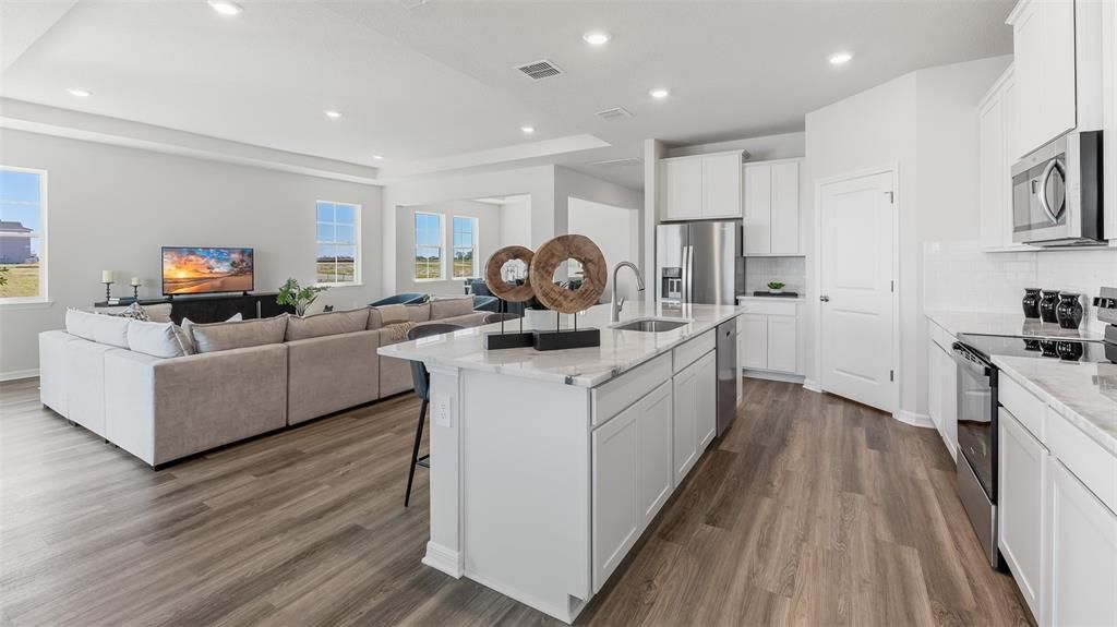 Activo con contrato: $543,990 (4 camas, 3 baños, 2787 Pies cuadrados)