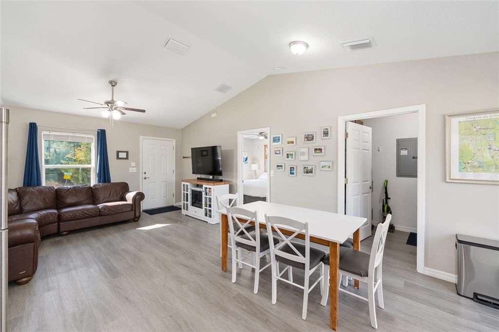 En Venta: $219,900 (3 camas, 2 baños, 1000 Pies cuadrados)