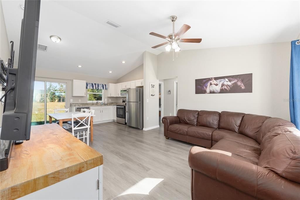 En Venta: $219,900 (3 camas, 2 baños, 1000 Pies cuadrados)