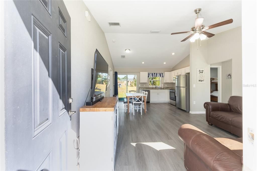 En Venta: $219,900 (3 camas, 2 baños, 1000 Pies cuadrados)