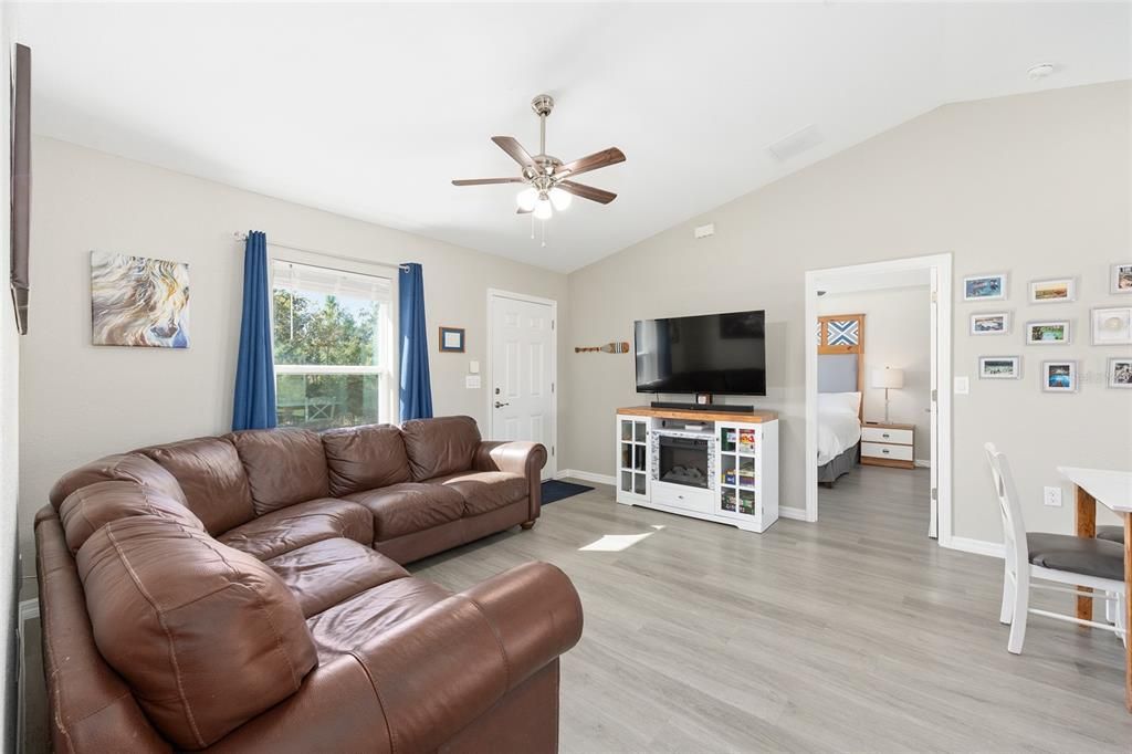 En Venta: $219,900 (3 camas, 2 baños, 1000 Pies cuadrados)