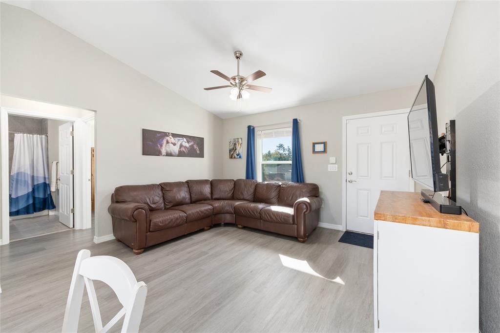 En Venta: $219,900 (3 camas, 2 baños, 1000 Pies cuadrados)