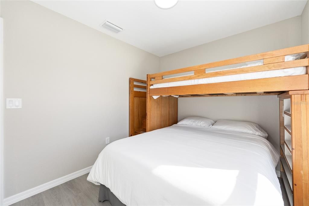 En Venta: $219,900 (3 camas, 2 baños, 1000 Pies cuadrados)