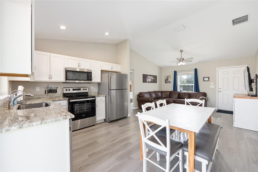 En Venta: $219,900 (3 camas, 2 baños, 1000 Pies cuadrados)