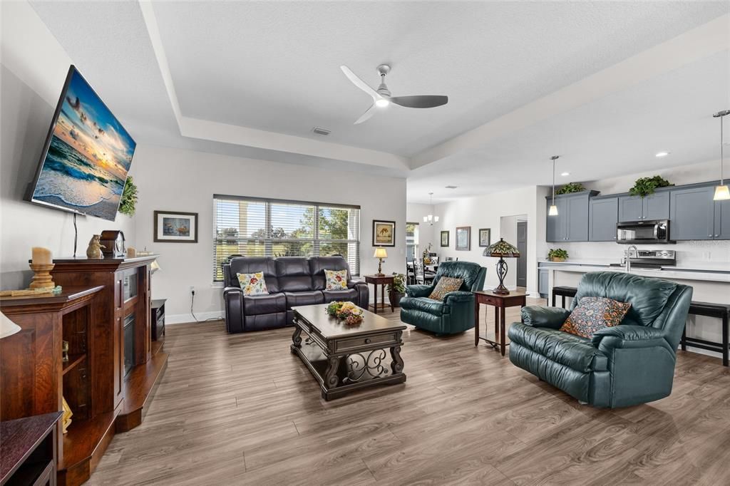 待售: $585,000 (3 贝兹, 2 浴室, 2035 平方英尺)