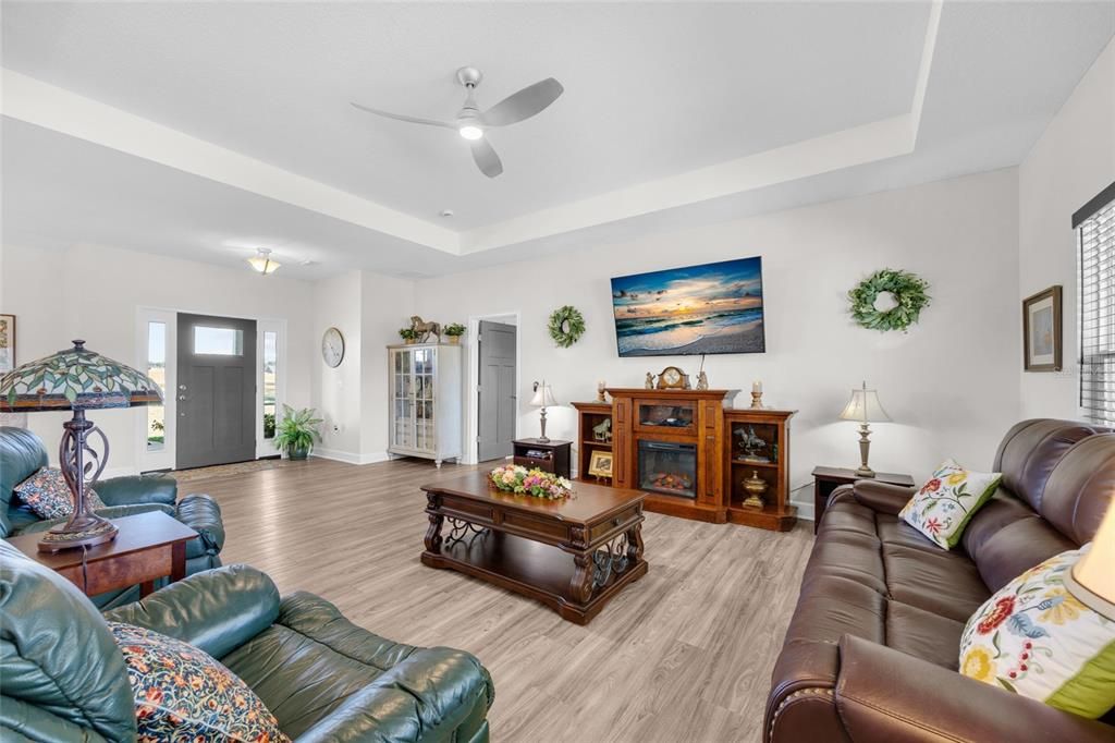 待售: $585,000 (3 贝兹, 2 浴室, 2035 平方英尺)