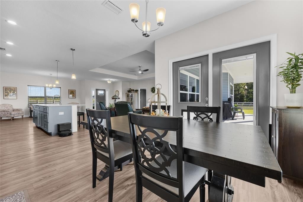 待售: $585,000 (3 贝兹, 2 浴室, 2035 平方英尺)