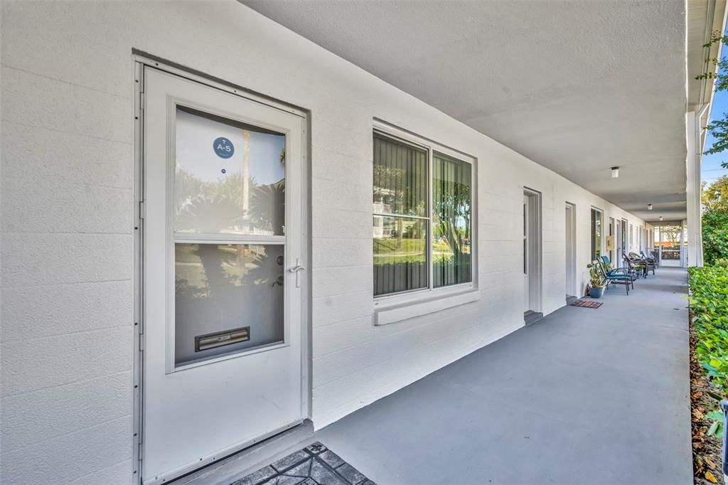 For Sale: $165,000 (2 beds, 1 baths, 816 Square Feet)