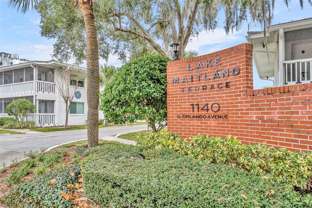 For Sale: $165,000 (2 beds, 1 baths, 816 Square Feet)