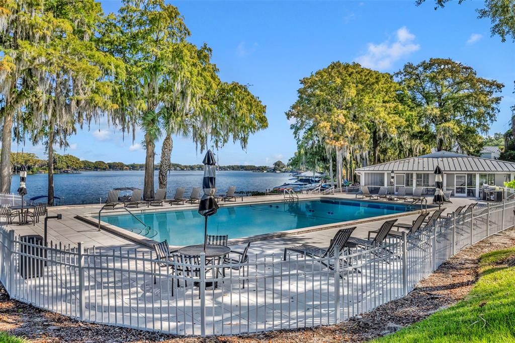 For Sale: $165,000 (2 beds, 1 baths, 816 Square Feet)