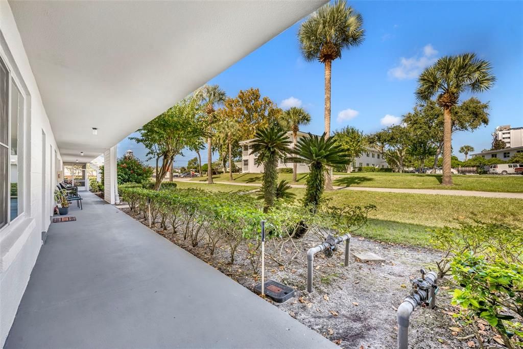 For Sale: $165,000 (2 beds, 1 baths, 816 Square Feet)