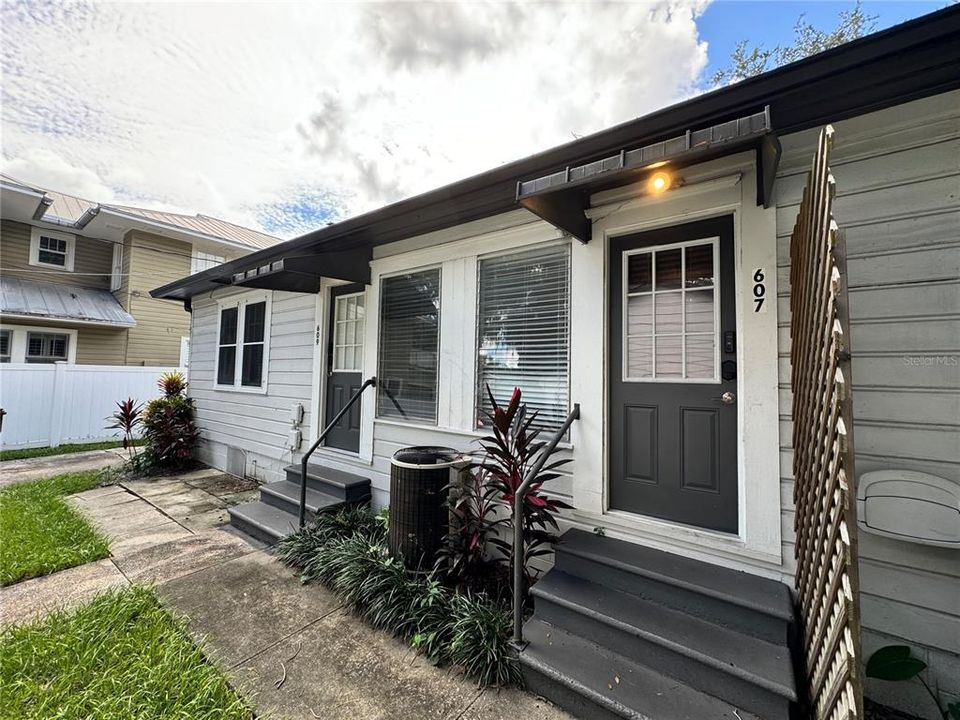 For Rent: $1,650 (1 beds, 1 baths, 892 Square Feet)