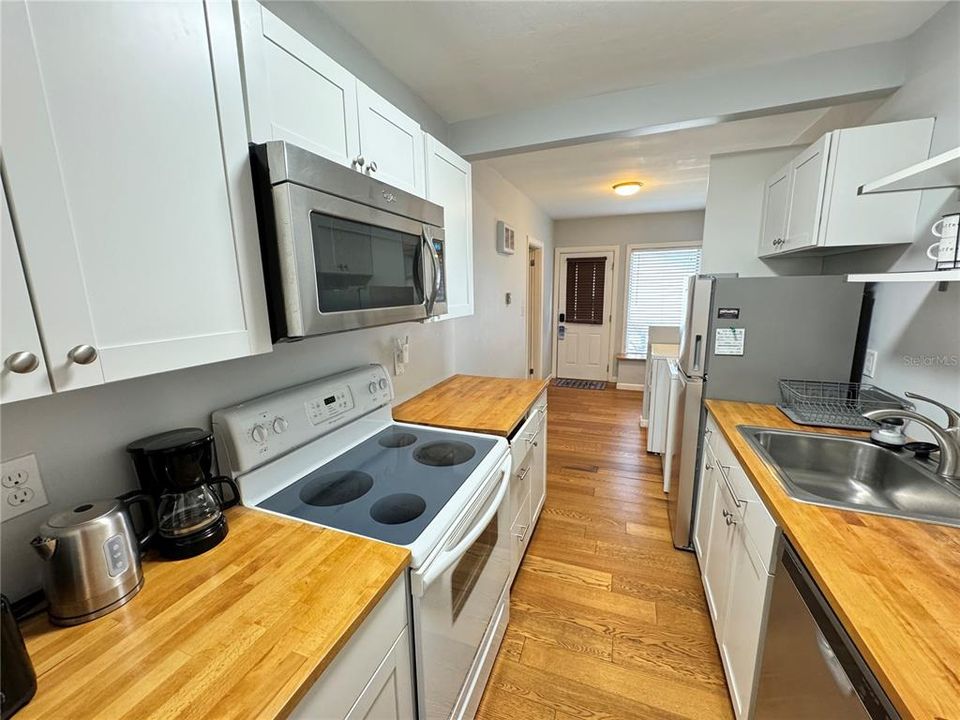 For Rent: $1,650 (1 beds, 1 baths, 892 Square Feet)
