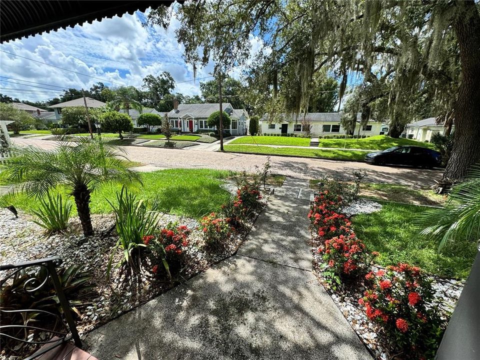 For Rent: $1,650 (1 beds, 1 baths, 892 Square Feet)