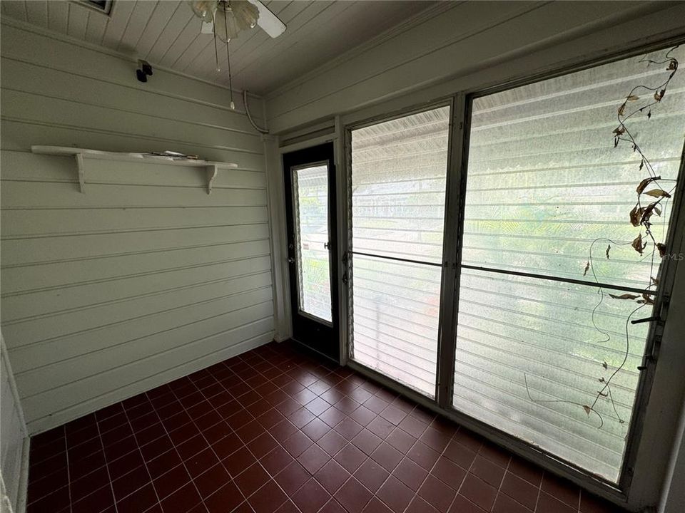 For Rent: $1,650 (1 beds, 1 baths, 892 Square Feet)