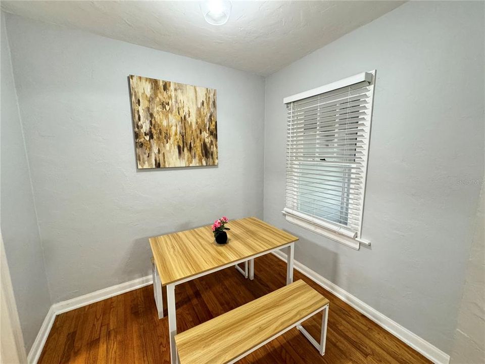 For Rent: $1,650 (1 beds, 1 baths, 892 Square Feet)