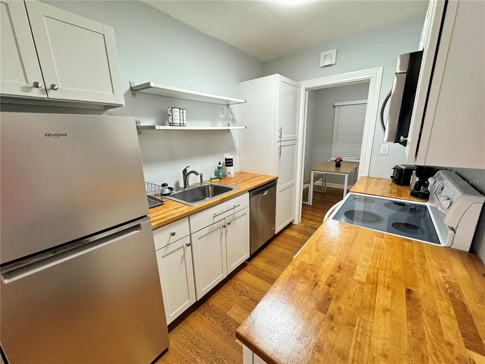 For Rent: $1,650 (1 beds, 1 baths, 892 Square Feet)