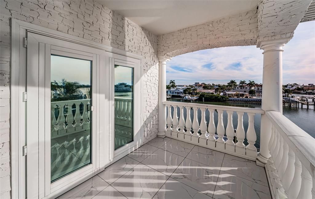 En Venta: $2,495,000 (4 camas, 3 baños, 3432 Pies cuadrados)