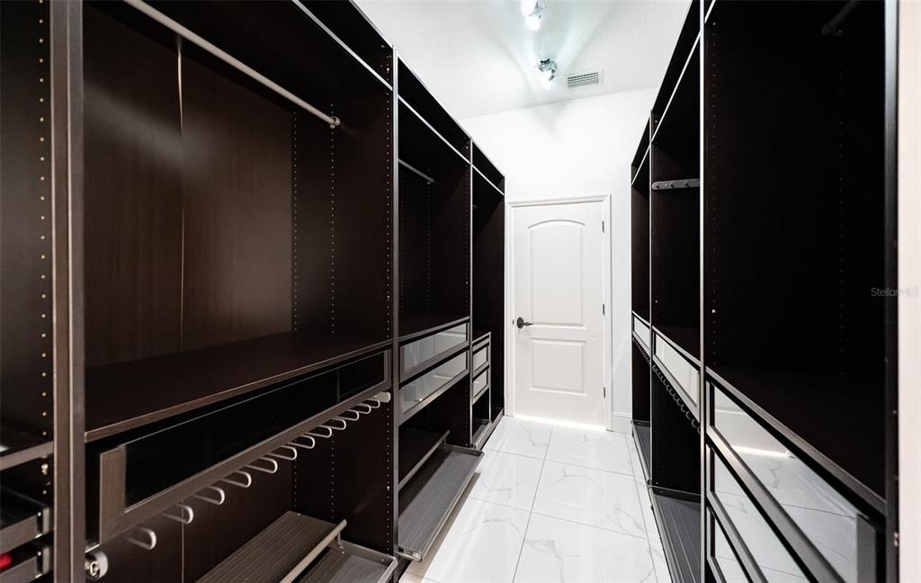 En Venta: $2,495,000 (4 camas, 3 baños, 3432 Pies cuadrados)