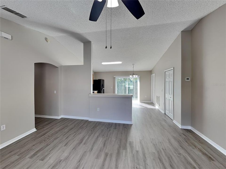 出租: $1,729 (3 贝兹, 2 浴室, 1204 平方英尺)