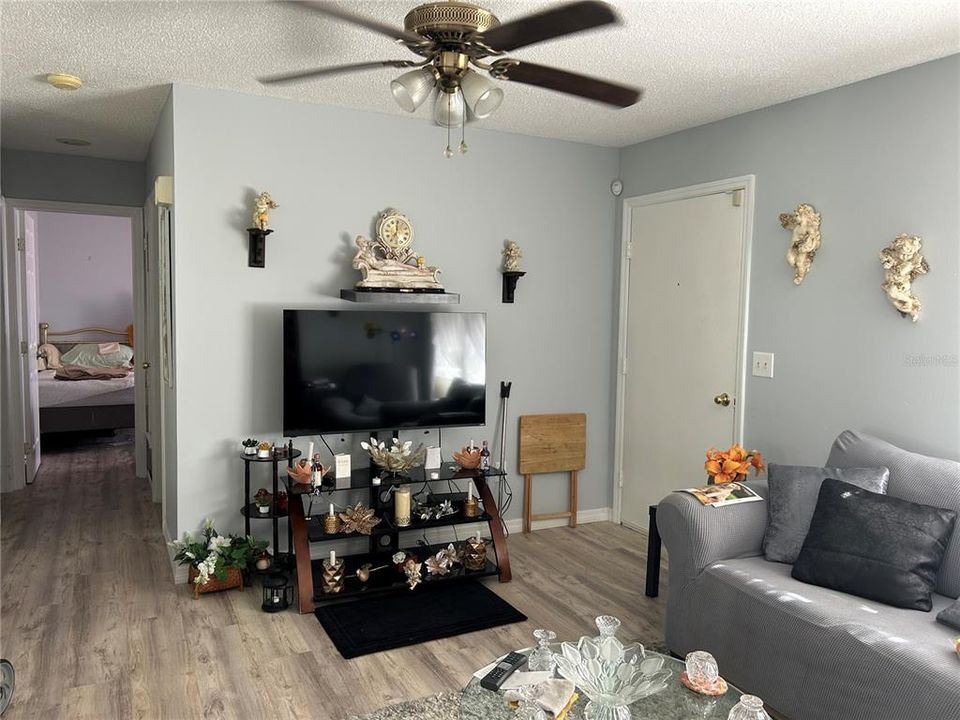 Activo con contrato: $200,000 (2 camas, 2 baños, 1229 Pies cuadrados)