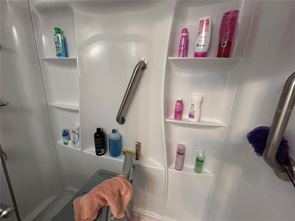 Activo con contrato: $200,000 (2 camas, 2 baños, 1229 Pies cuadrados)