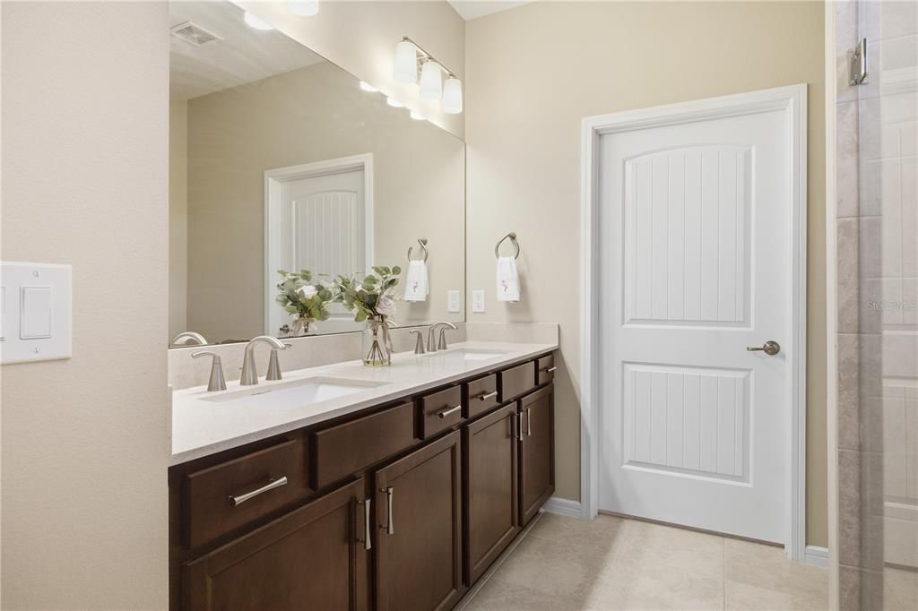 待售: $342,000 (2 贝兹, 2 浴室, 1616 平方英尺)