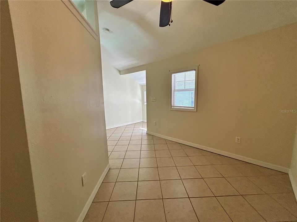 Active With Contract: $1,100 (1 beds, 1 baths, 400 Square Feet)