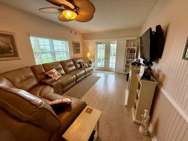 For Rent: $1,800 (2 beds, 2 baths, 1095 Square Feet)