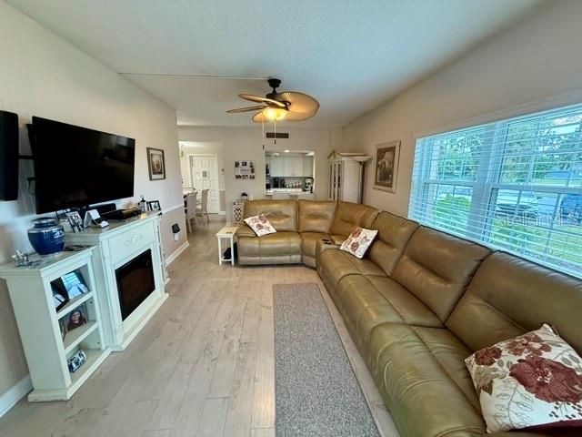 For Rent: $1,800 (2 beds, 2 baths, 1095 Square Feet)