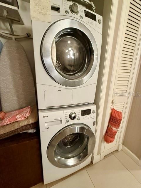 For Rent: $1,800 (2 beds, 2 baths, 1095 Square Feet)