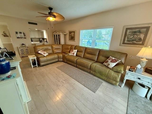 For Rent: $1,800 (2 beds, 2 baths, 1095 Square Feet)